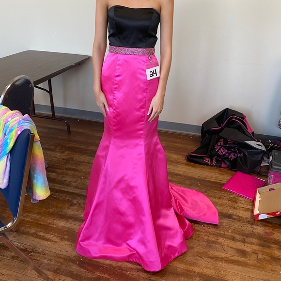 Sherri Hill Dresses & Skirts - ⭐️SOLD⭐️ Sherri Hill Satin Mermaid